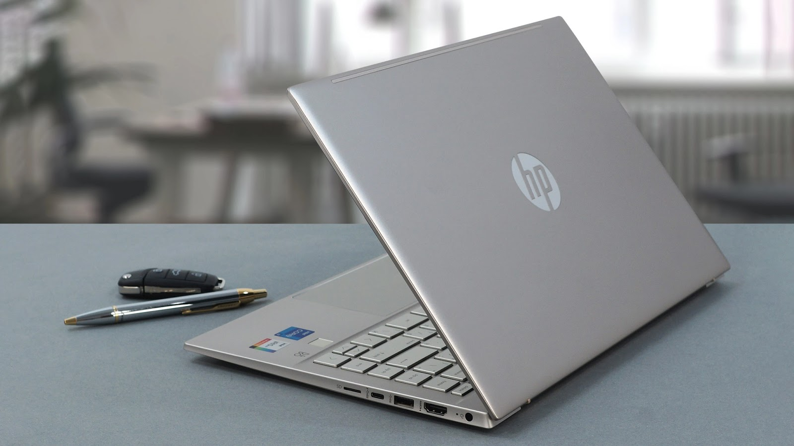 Laptop HP 15-fd1058TU 9Z2X6PA